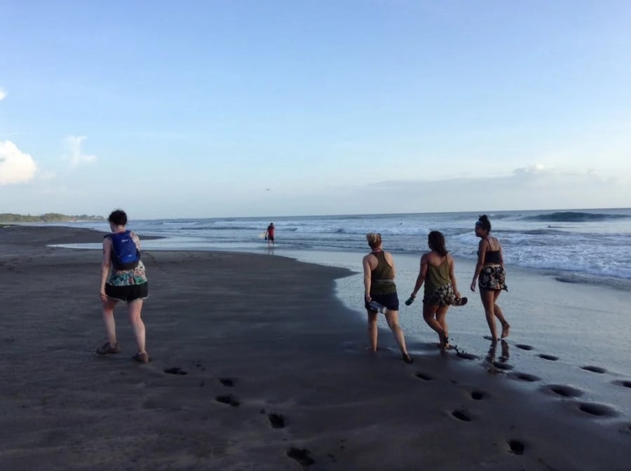 Travellers walking on a Costa Rican beach