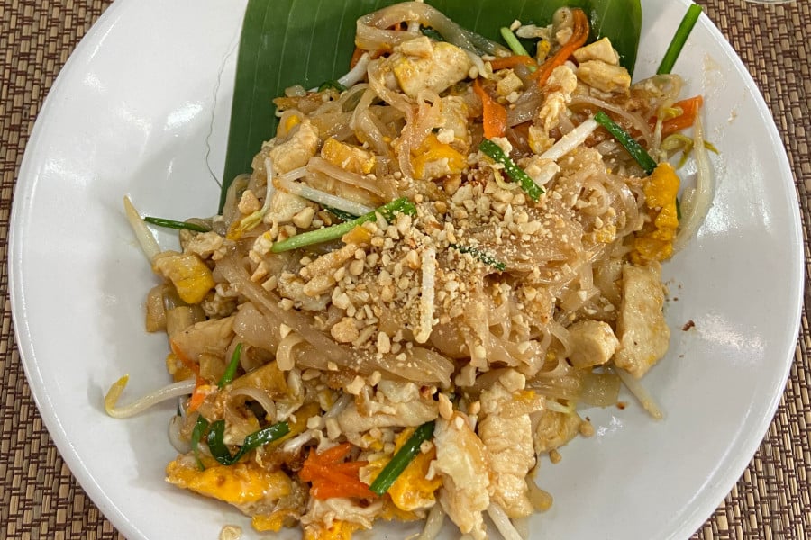 A plate of Pad Thai